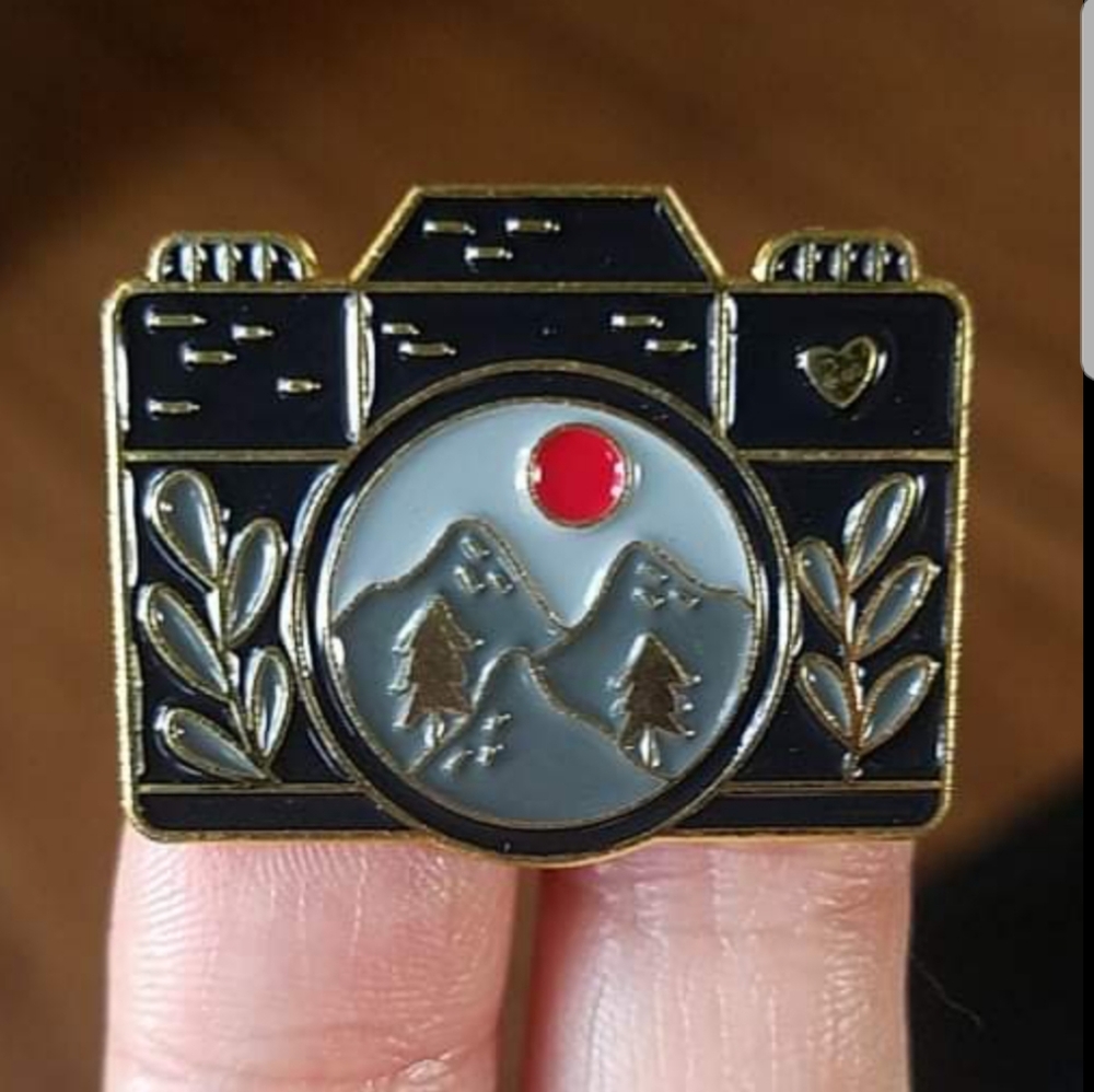 *2 for $13* Retro Digital Camera Mountains Design Enamel Pin - Picture 5 of 7